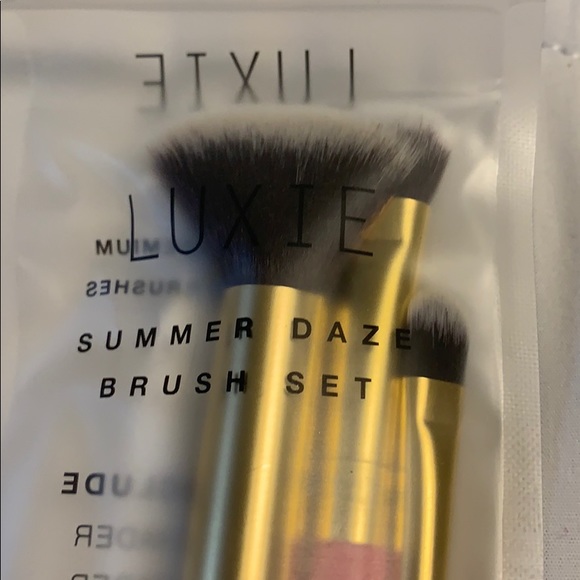 Makeup brushes - Picture 2 of 2